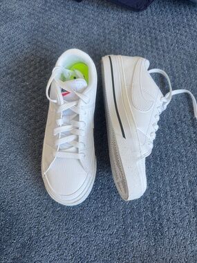 Nike women White Low-Top Sneakers